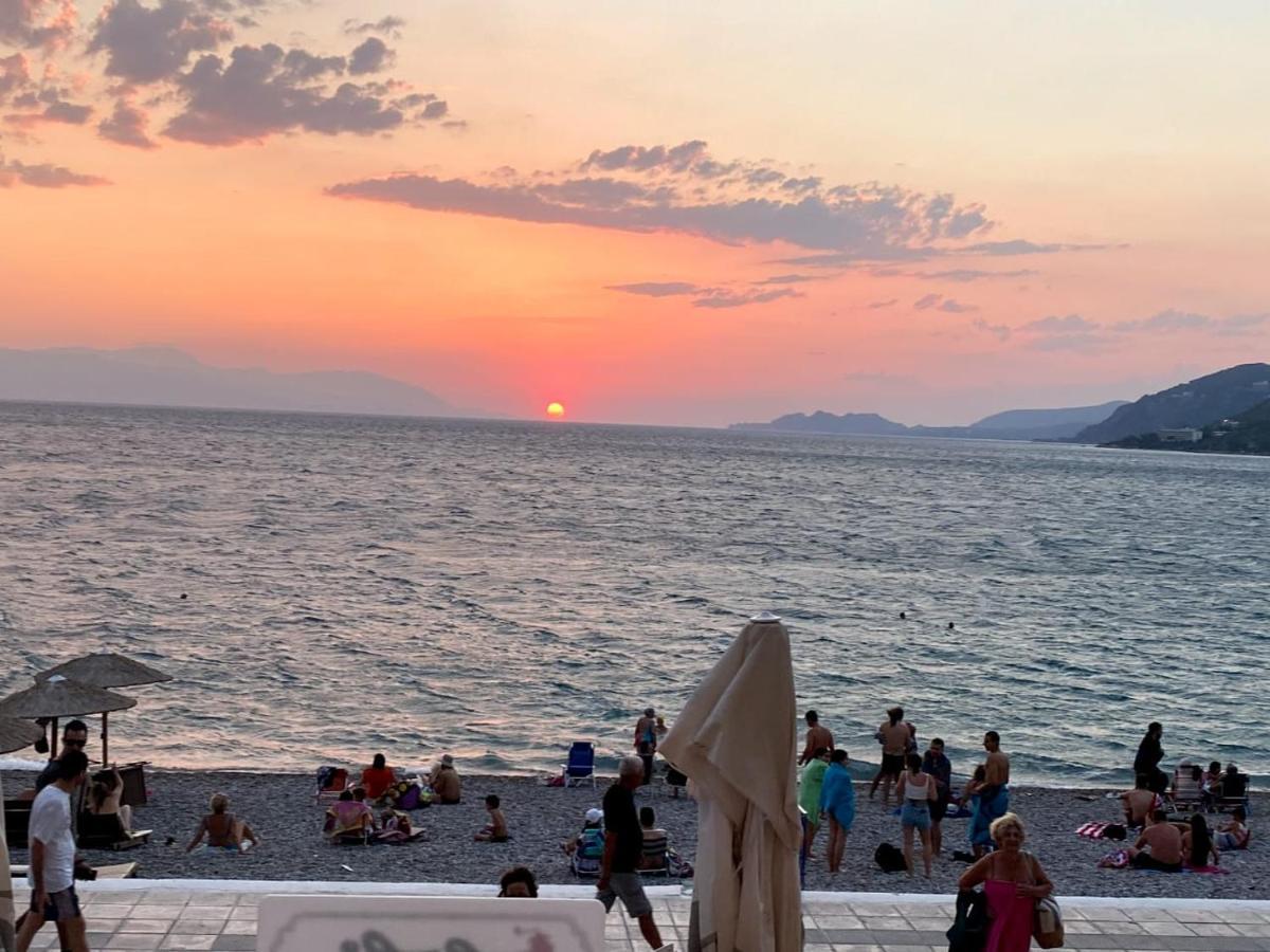 Grace Seaside Daire Loutráki Dış mekan fotoğraf