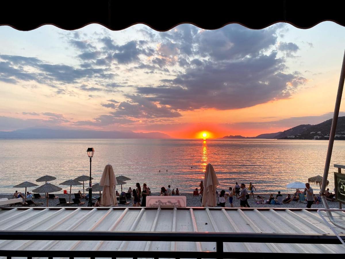 Grace Seaside Daire Loutráki Dış mekan fotoğraf