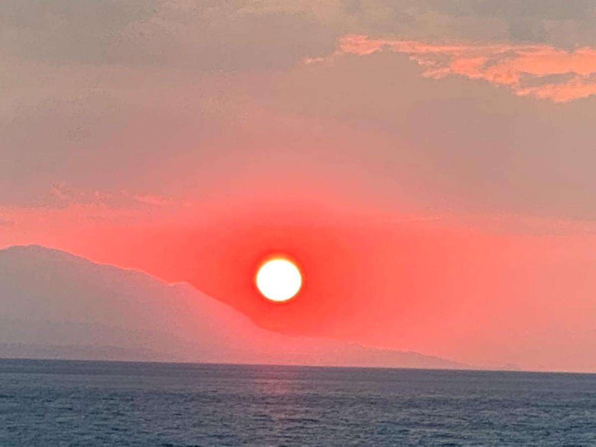 Grace Seaside Daire Loutráki Dış mekan fotoğraf
